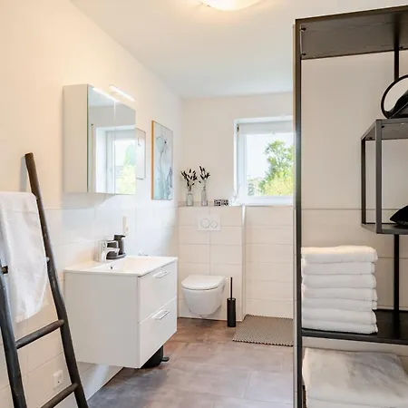 A&s Your Buisseness-aufenthalt Bis 4 Pers Auf 100 Qm Ab 2 Naechten Apartmán *