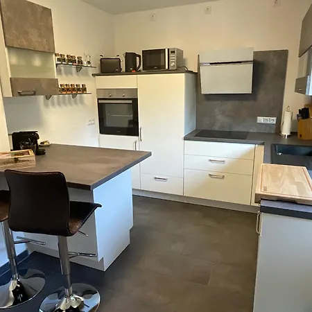 A&s Your Buisseness-aufenthalt Bis 4 Pers Auf 100 Qm Ab 2 Naechten Apartmán *